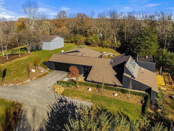 2nd image of 3936 Holden Dr