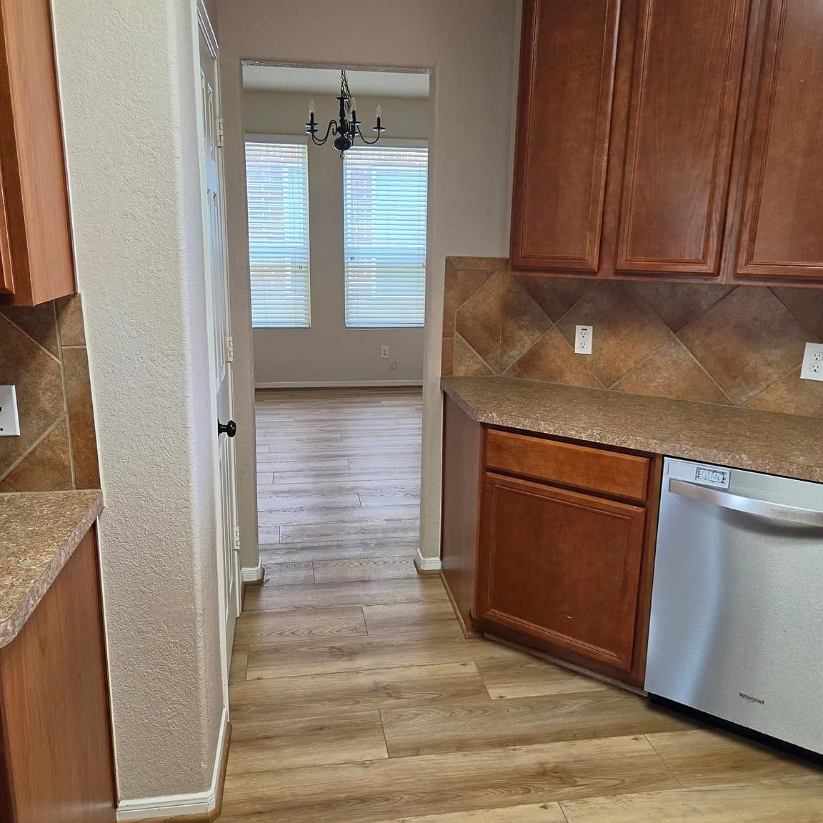 4 bed, 3.0 bath, 2394 sqft, $2,400 — Photo 3