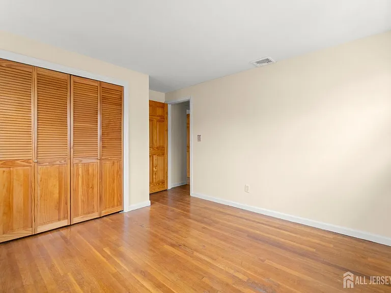 762 Valley St #762 — Photo 13