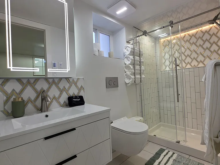 326 W 13th St #C — Photo 7