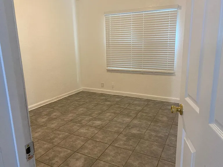 623 N Edison St #4 — Photo 5