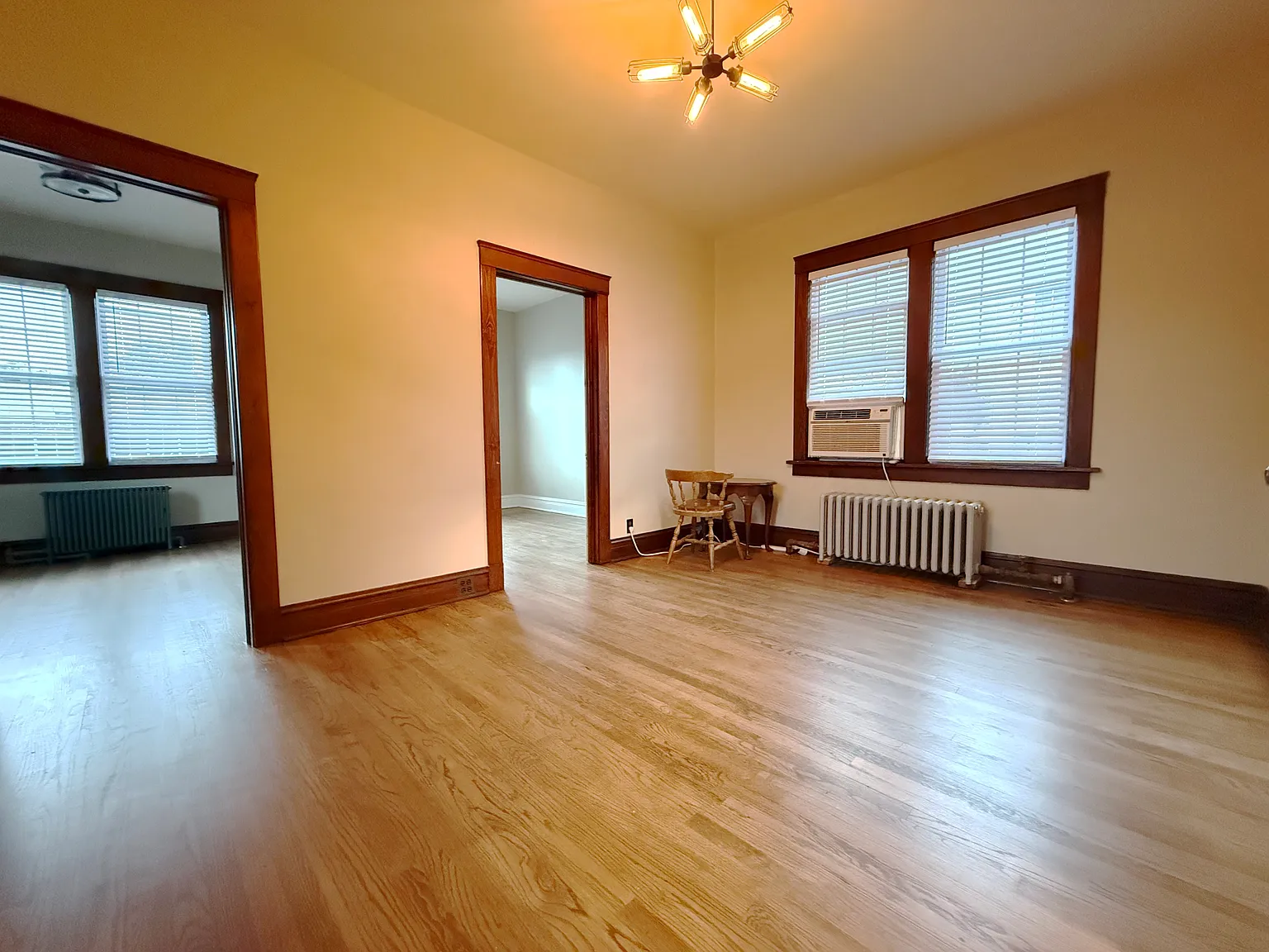 3 bed, 850 sqft, $2,300 — Photo 3
