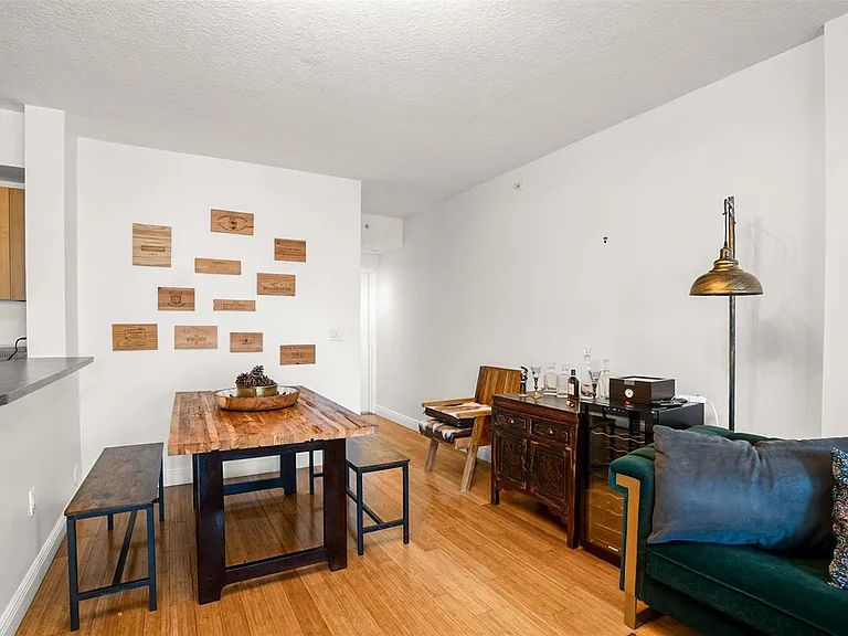 471 NE 25th St #503 — Photo 11
