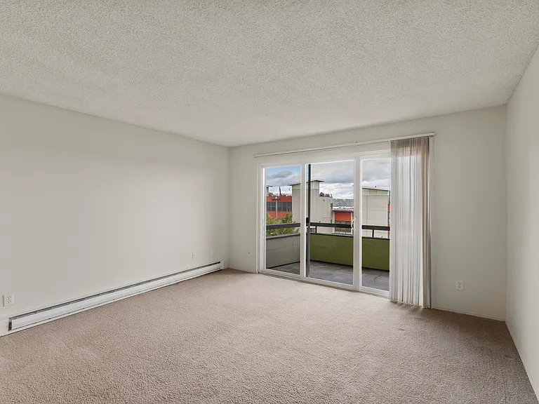 Baycrest Apartments — Photo 27