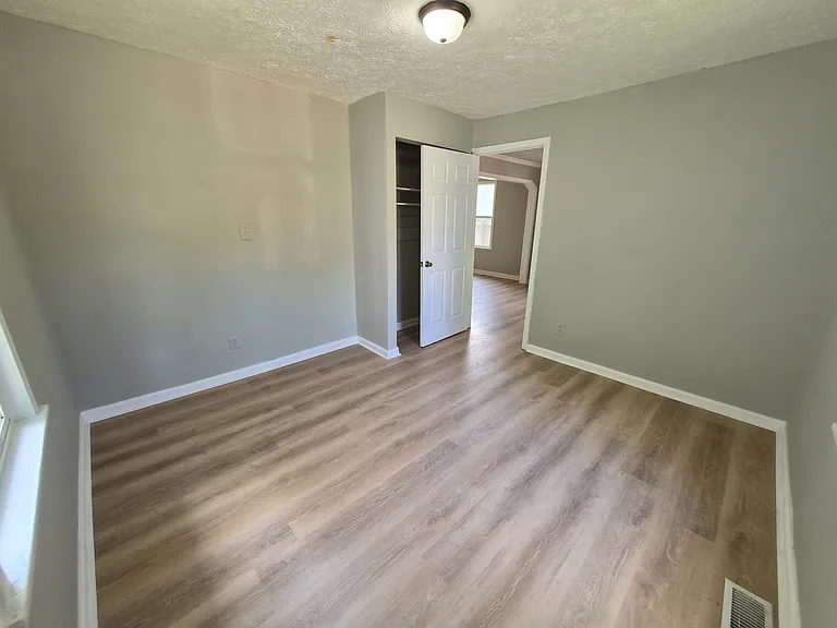 925 N Somerset Ave — Photo 17