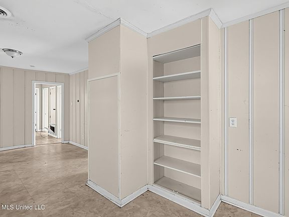 2nd image of 1333 Maria Dr