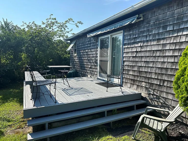 595 Succotash Rd — Photo 2