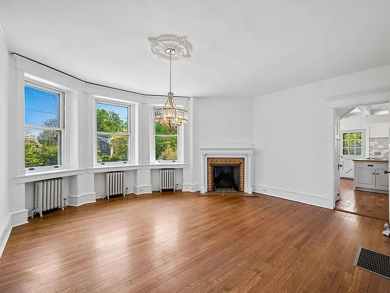 416 E Athens Ave — Photo 13