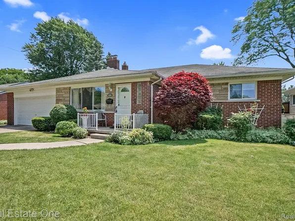 20330 Erben St, Saint Clair Shores, MI 48081