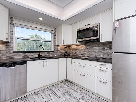 4th image of 9841 Sunrise Lakes Boulevard #208