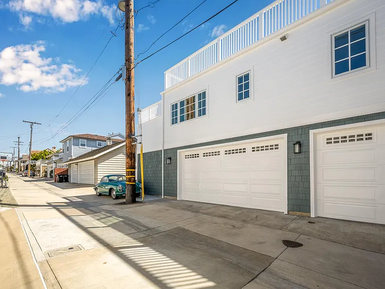215 Poinsettia Ave #1/2 — Photo 36