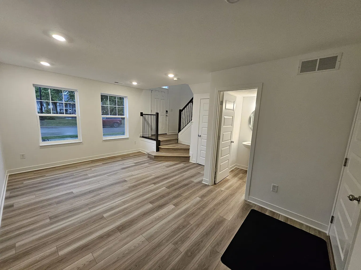 3 bed, 1710 sqft, $2,500 — Photo 2