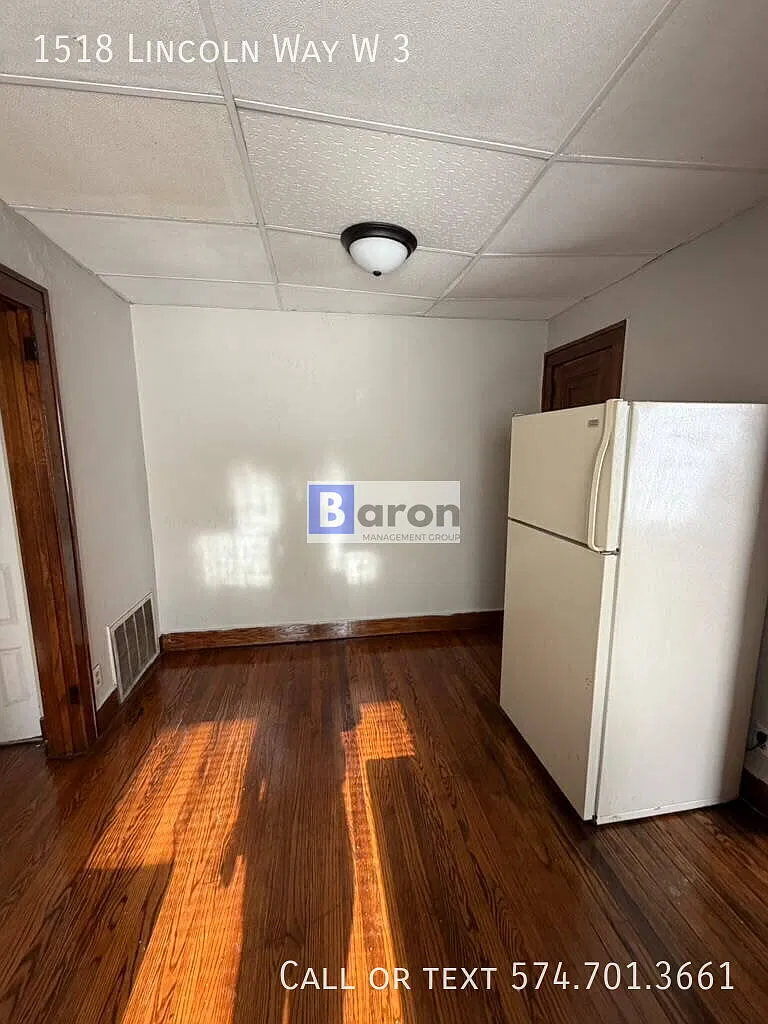 "Charming 1-Bed with Gleaming Hardwood Floors in South Bend!" — Photo 4