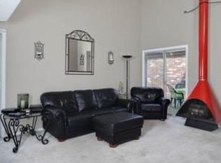 9618 Perry Ln, Overland Park, KS 66212