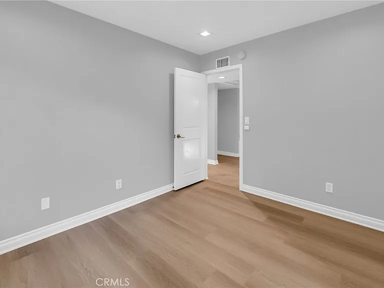 4642 Poe Ave — Photo 32