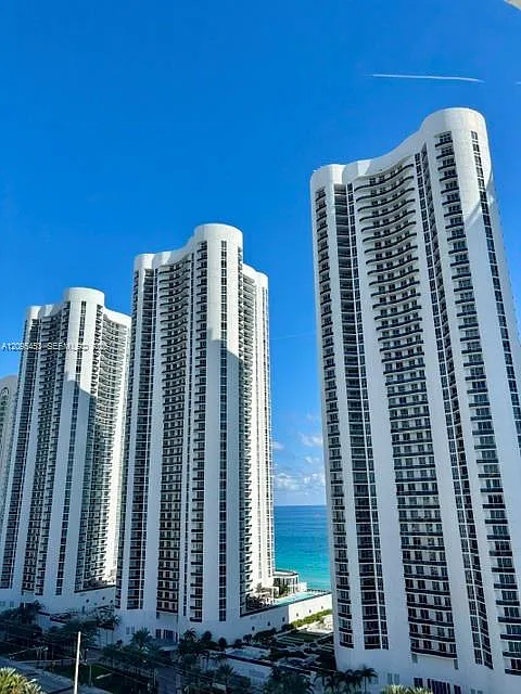 Tdr Tower Ii Condo — Photo 4