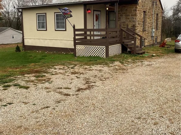 1054 Chestnut St, Bourbon, MO 65441