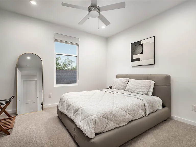 2429 S Ewing Ave — Photo 15