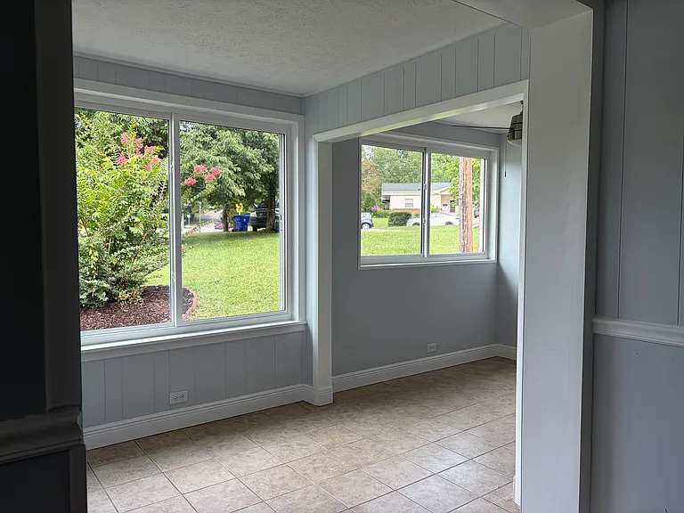 122 Manchester Rd — Photo 3