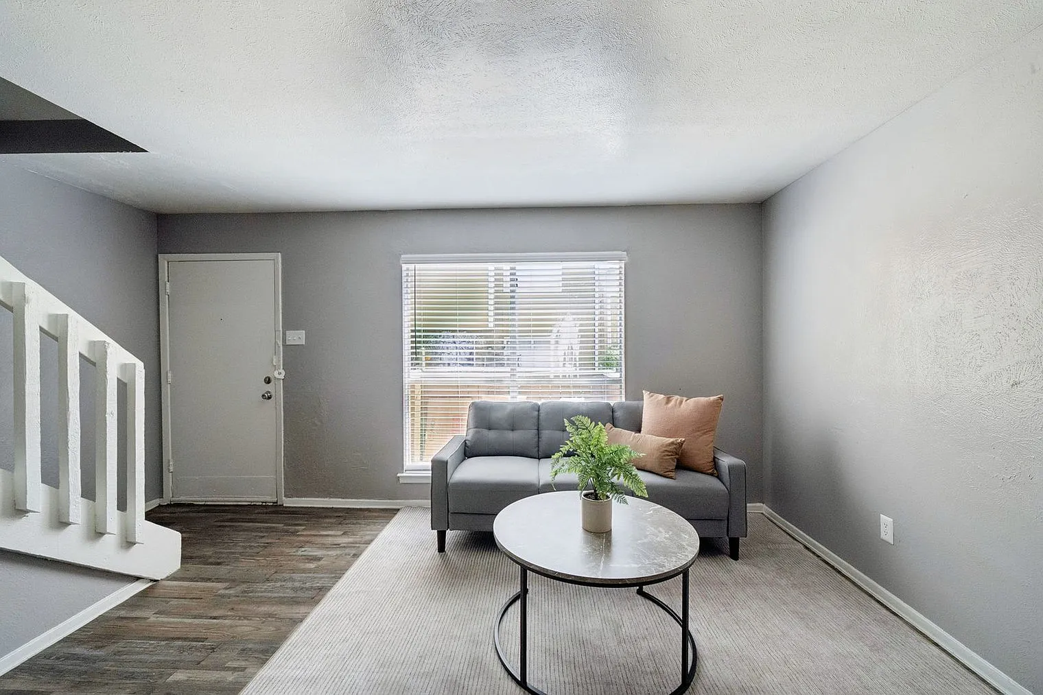 1 bed, 1.5 bath, 871 sqft, $1,515 — Photo 1