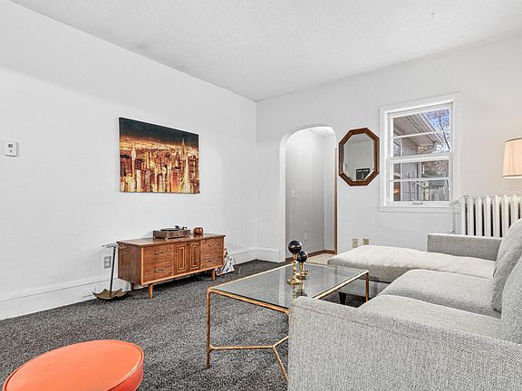 4th image of 2036 Butler Ave