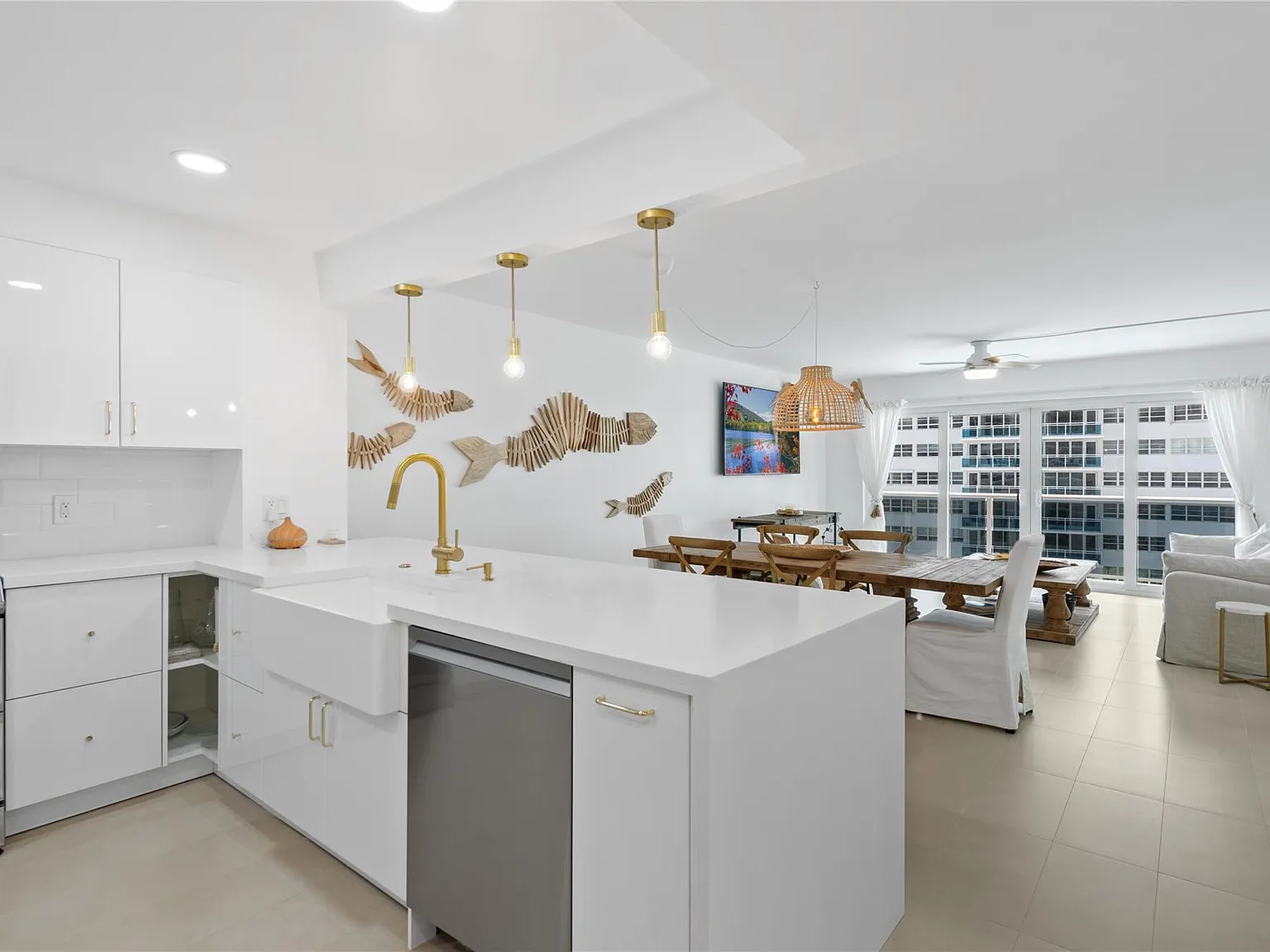 2 bed, 1.5 bath, 1088 sqft, $4,000 — Photo 2