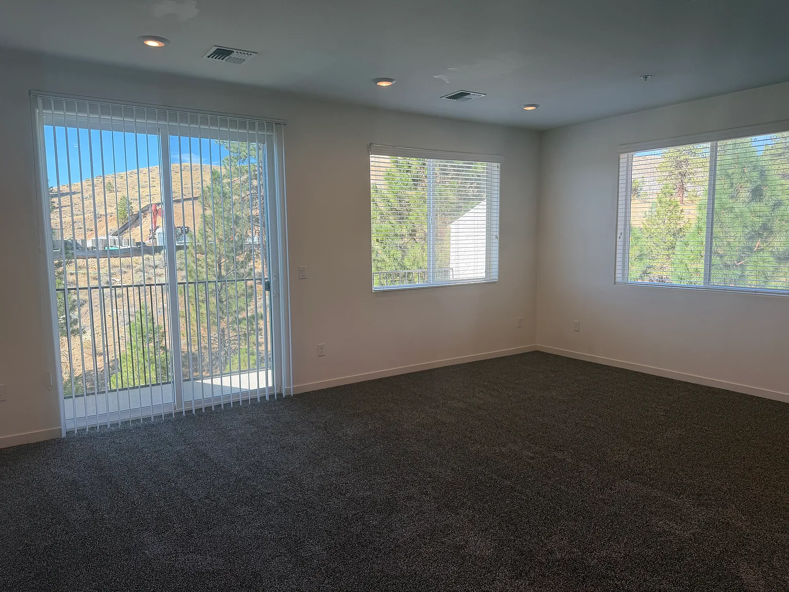 3 bed, 2.5 bath, 1512 sqft, $2,300 — Photo 4