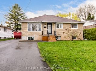 848 Willow Ave #A, Ottawa, ON K1E 1C5
