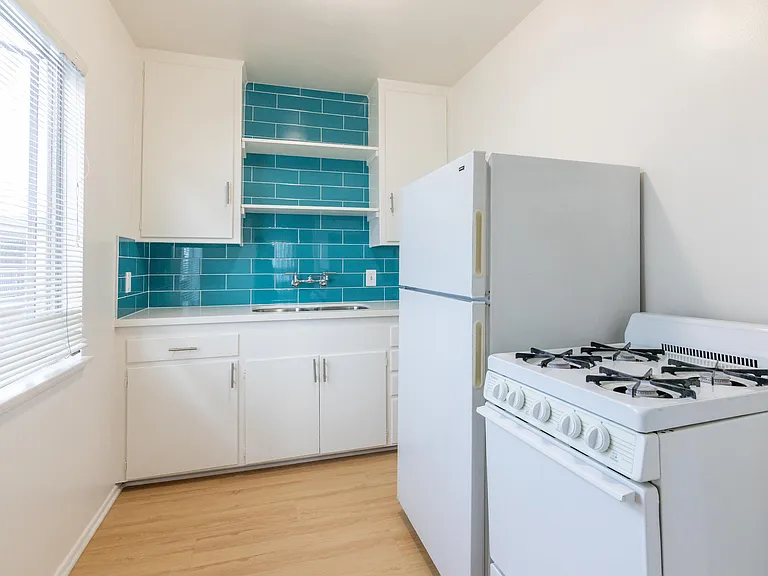 1235 Federal Ave — Photo 15