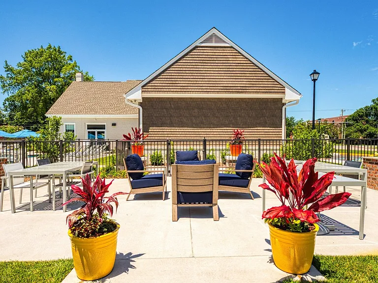 Colony Point Apartments — Photo 17