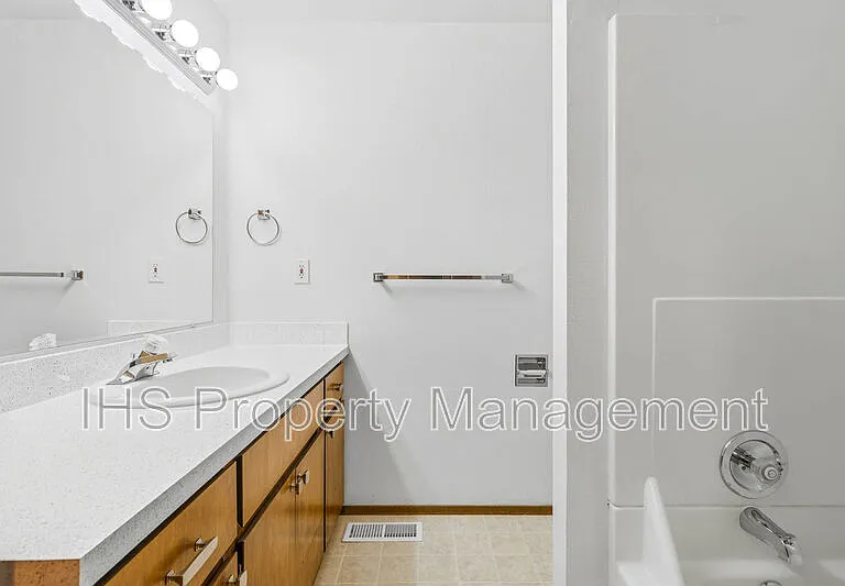 1506 Cimarron Ave — Photo 16