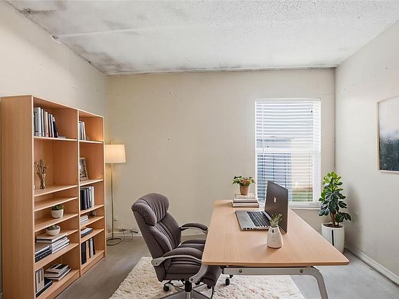 5th image of 4205 Tall Oak Ln