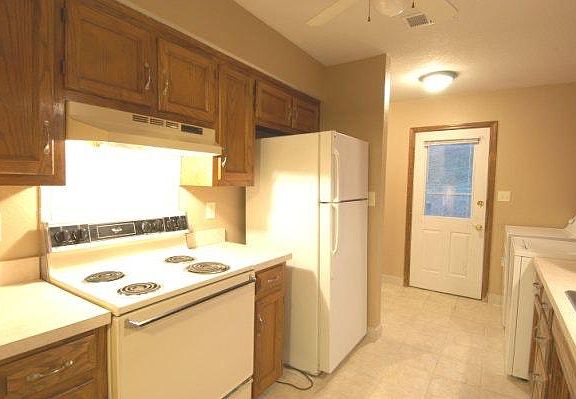 3rd image of 720 NE Barnes Dr APT B