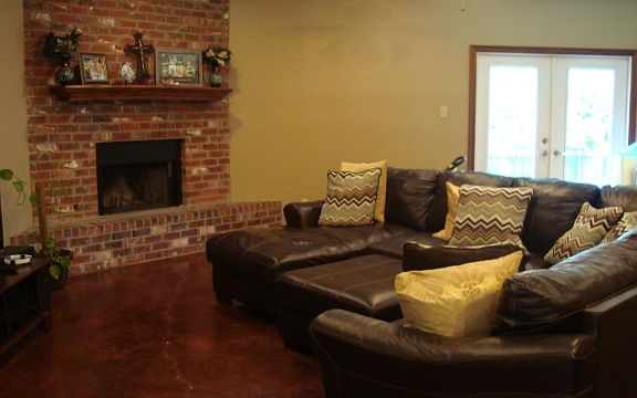 3rd image of 320 Champagne Cir