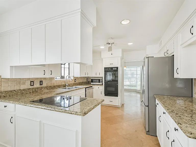 12223 Old Oaks Dr — Photo 7