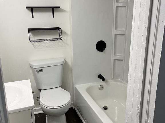 2nd image of 400 Van Buren Ave #406-B