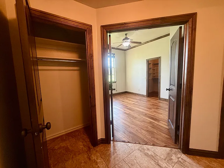 2114 Savona Ln — Photo 27
