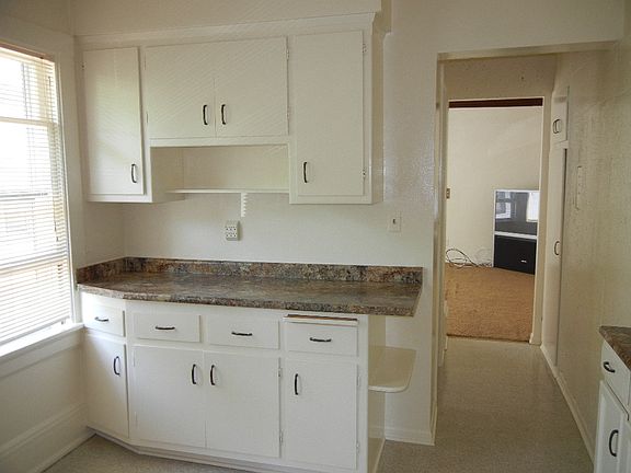 2nd image of 2622 N Farwell Ave