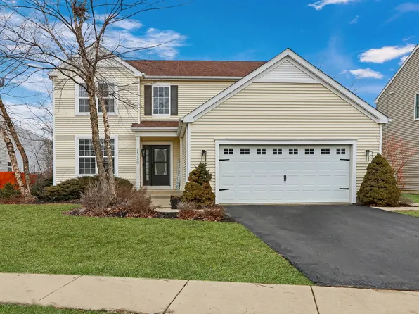 2230 W Forest Cove Dr, Round Lake, IL 60073