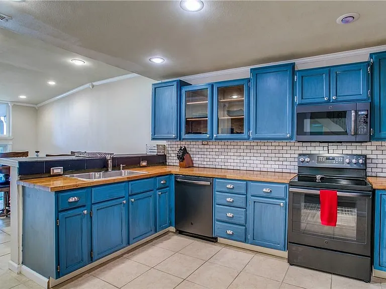 1330 El Camino Real — Photo 10