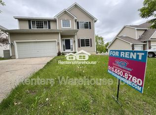 9015 Telford Cir, Johnston, IA 50131