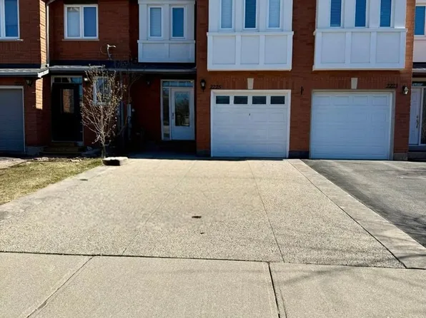 2225 Dale Ridge Dr, Oakville, ON L6M 3L4