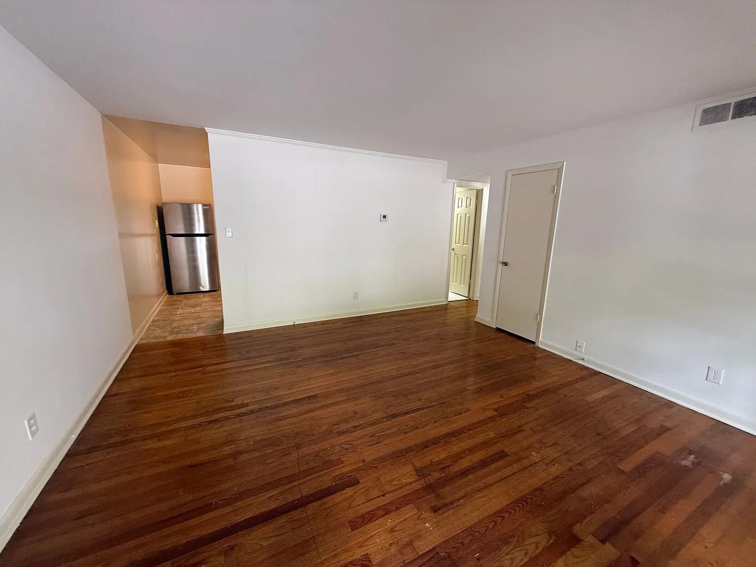 Remodeled 2BR Apartments Right Next to UGA — Photo 3