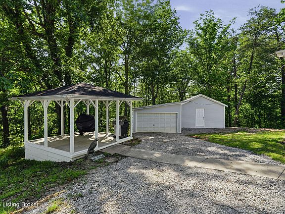3rd image of 80 Holiday Hill Rd