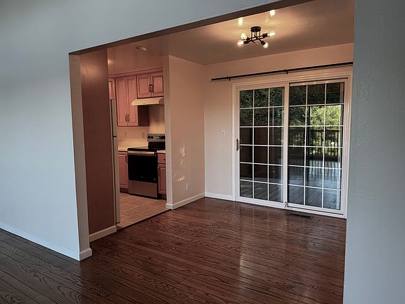 4th image of 224 California Ave
