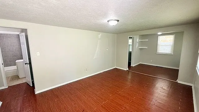 3 bed, 1.0 bath, 912 sqft, $1,250 — Photo 4