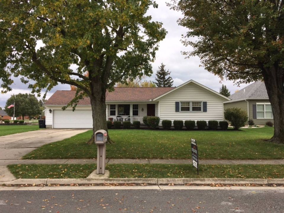 2nd image of 665 E 4th St