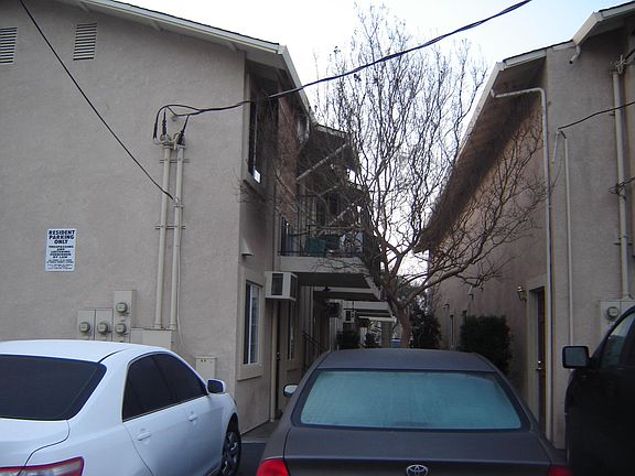 3rd image of 425 W Walnut St #10