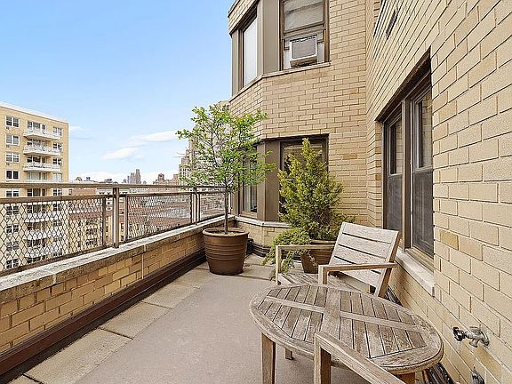 5th image of 55 E 9th St APT 10G