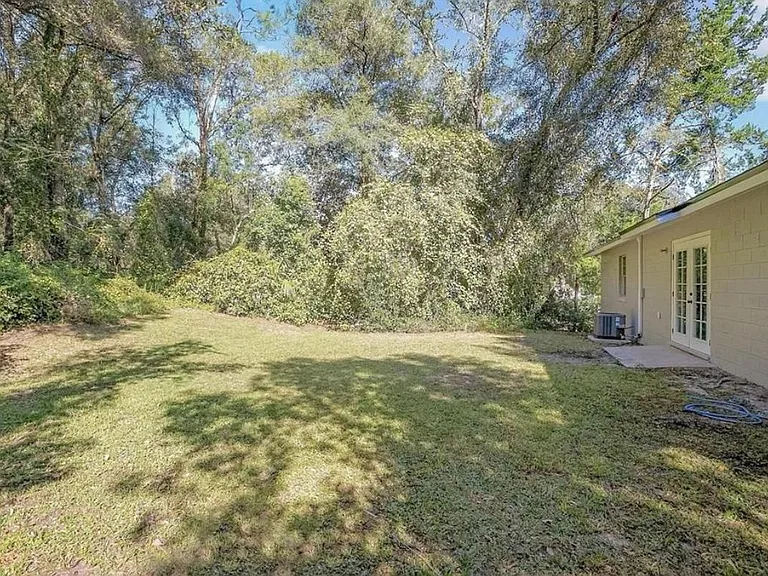 2061 Tanglewood Dr — Photo 10